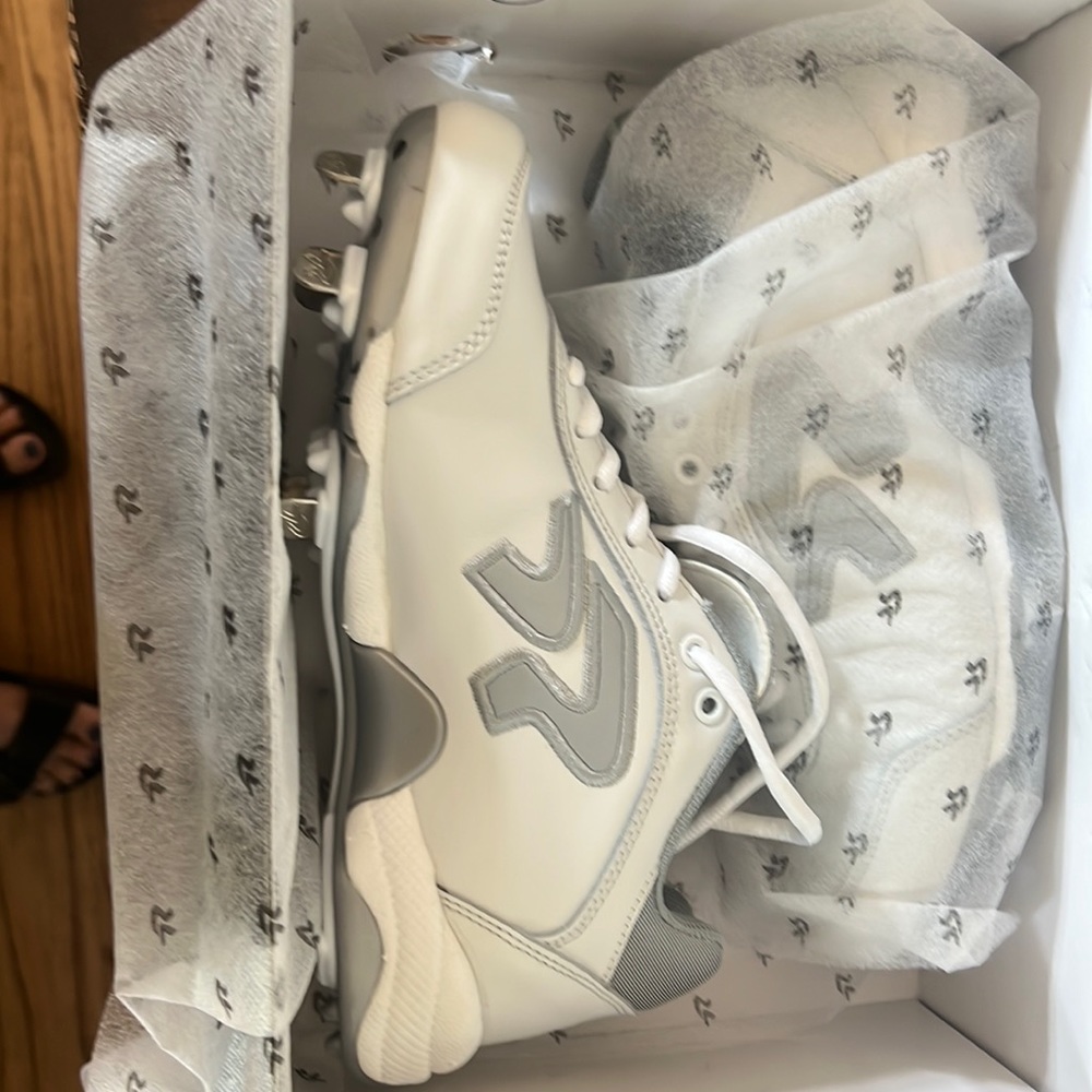 Ringor metal cleats-new-never worn